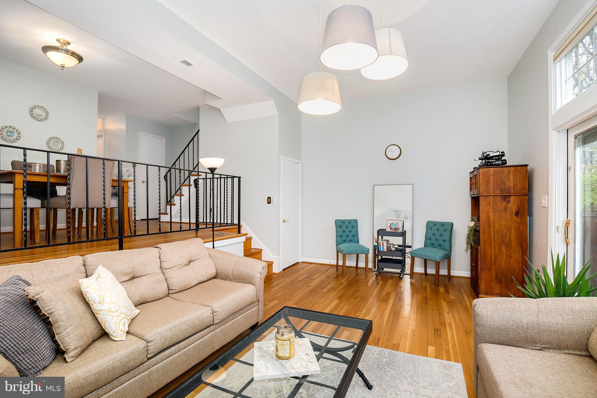 1516 Chatham Colony Court Reston, VA 20190 - Photo 9 of 30 Living Room