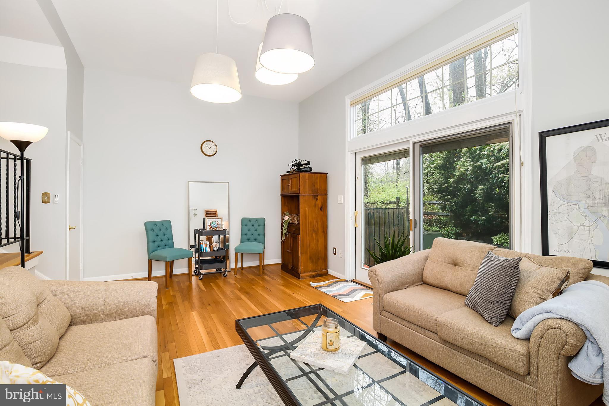 1516 Chatham Colony Court Reston, VA 20190 - Photo 10 of 30 Living Room