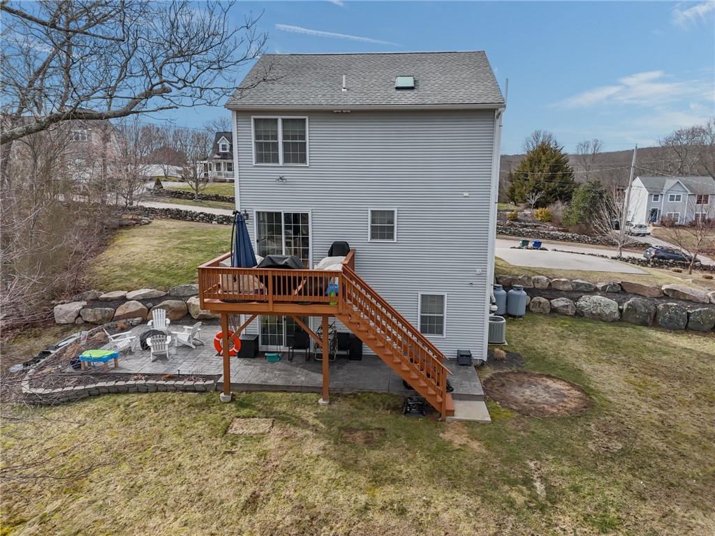 19 Fieldstone Way Westerly, RI 02891 - Photo 3 of 40