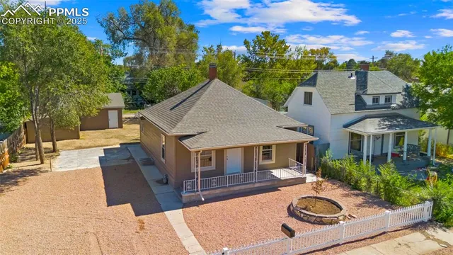 a view of a house with backyard and sitting area