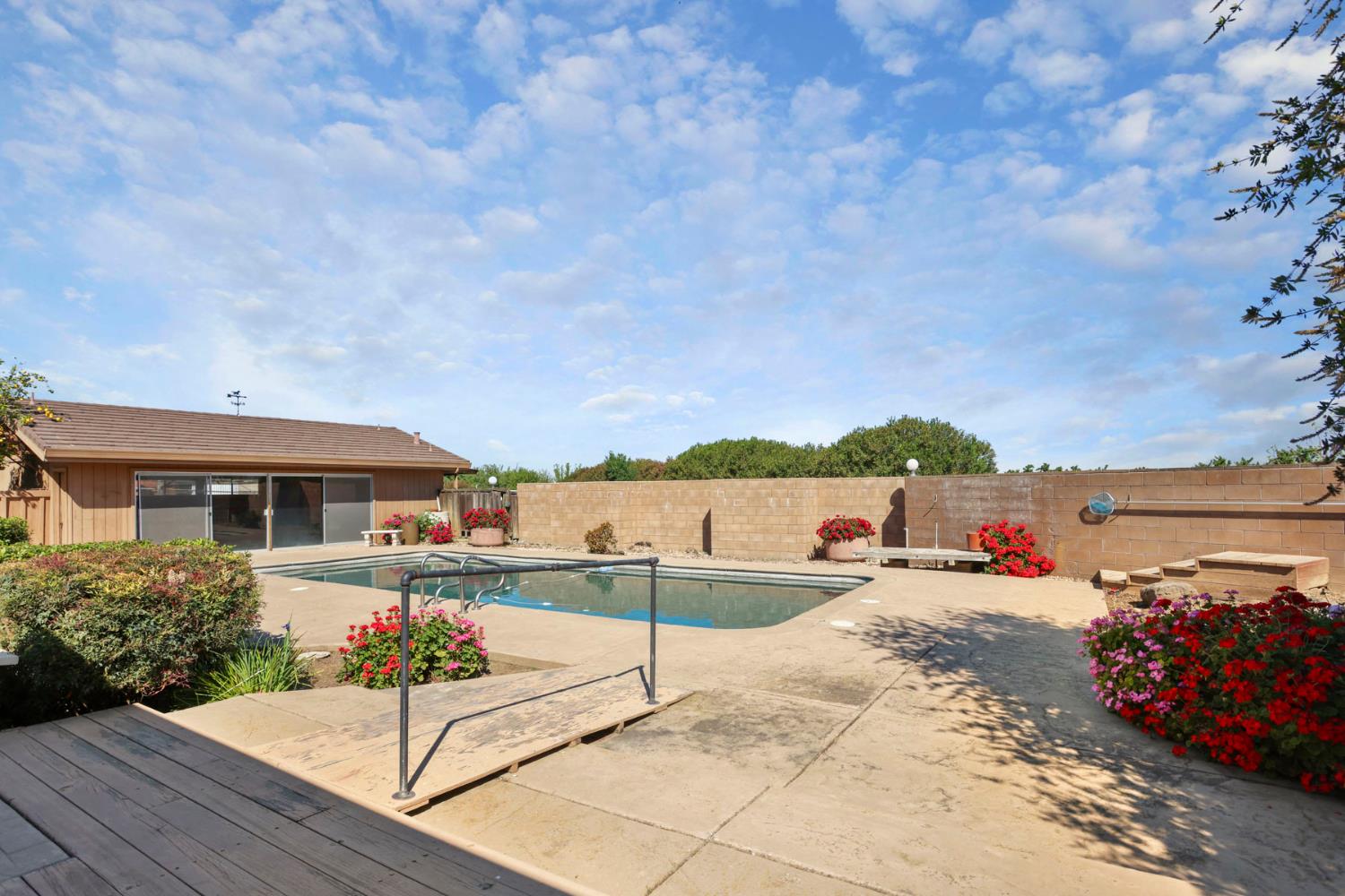 2465 Vernalis Road Tracy, CA 95304 - Photo 34 of 55 a view of a terrace with sitting area