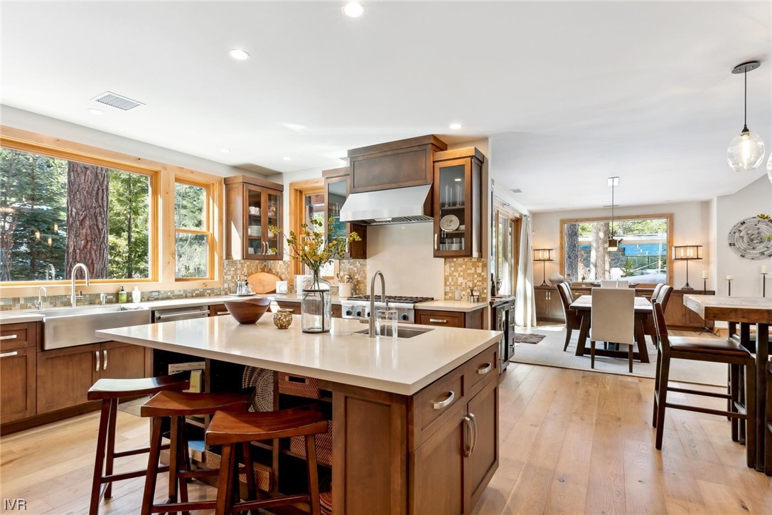 231 Pelton Lane Incline Village, NV 89451 - Photo 4 of 35 Kitchen complimented with quartzite island,counter