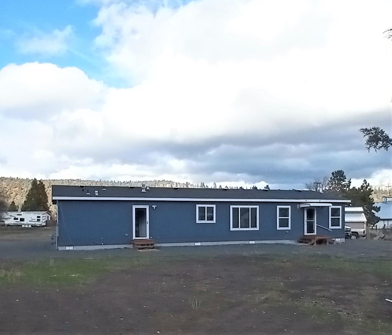 10607 Riveredge Place Klamath Falls, OR 97601 - Photo 17 of 18 Back of Home