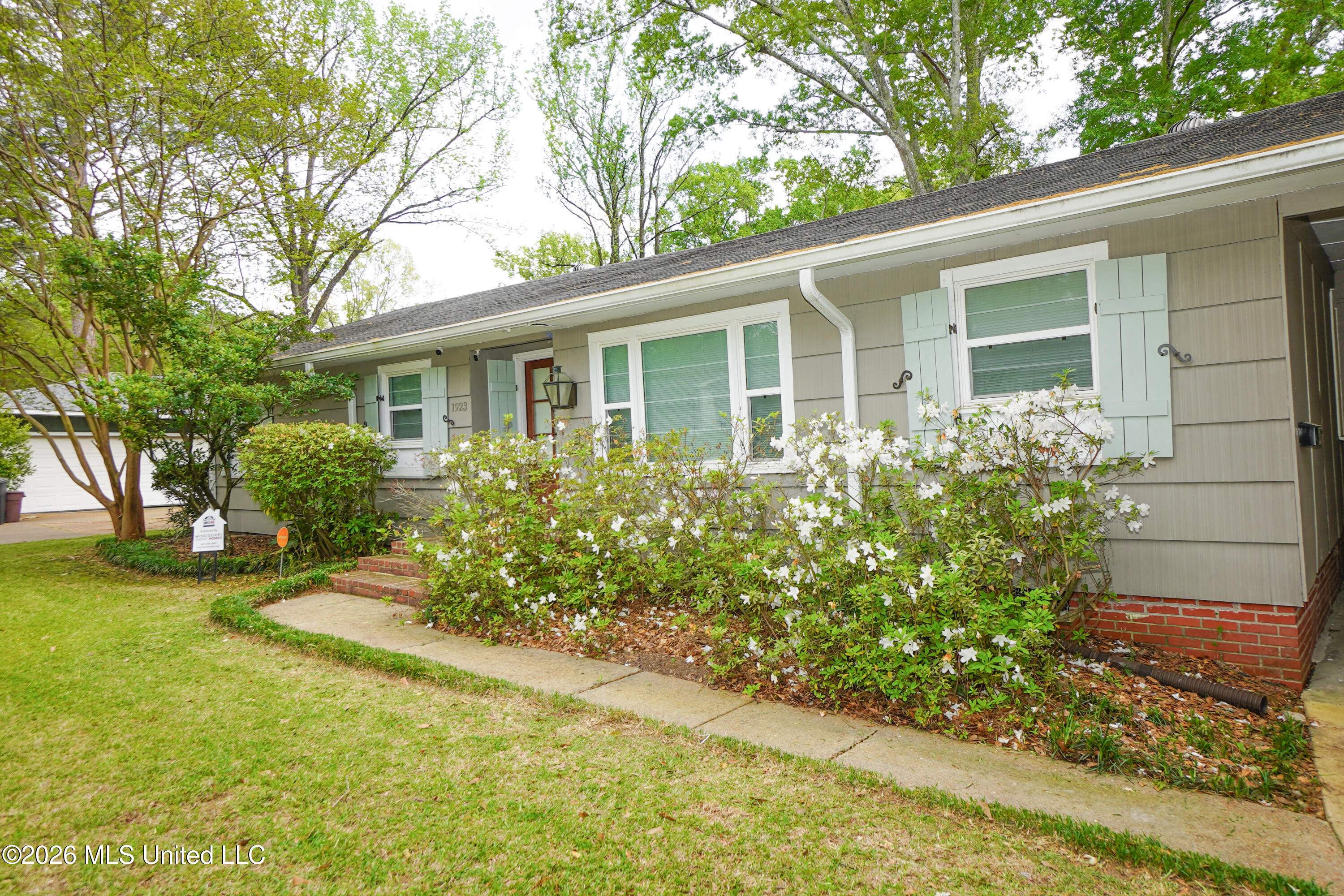 1923 Cherokee Drive Jackson, MS 39211 - Photo 2 of 17 DSC02650