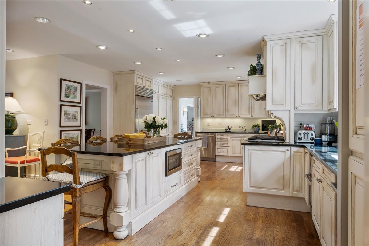 145 Woodley Road Winnetka, IL 60093 - Photo 12 of 75