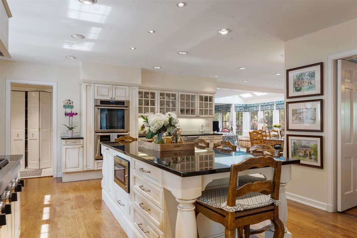 145 Woodley Road Winnetka, IL 60093 - Photo 13 of 75