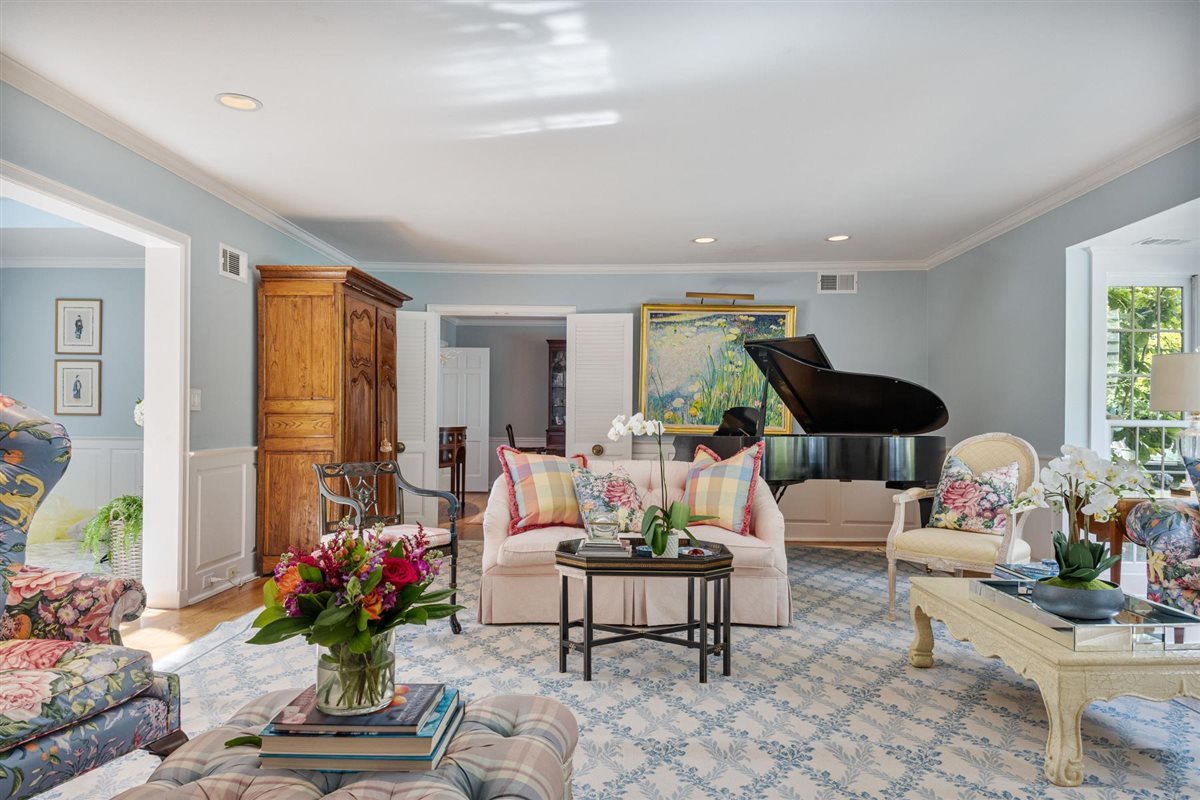 145 Woodley Road Winnetka, IL 60093 - Photo 7 of 75