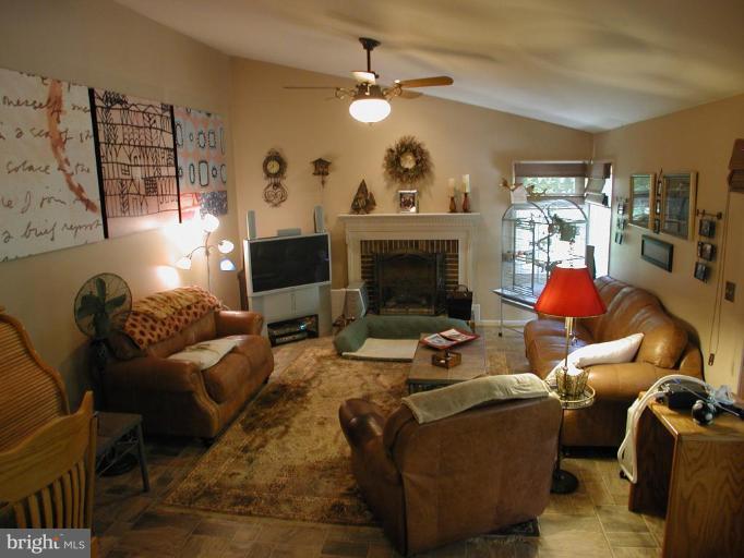 10817 Game Preserve Road Gaithersburg, MD 20879 - Photo 10 of 28 Family Room
