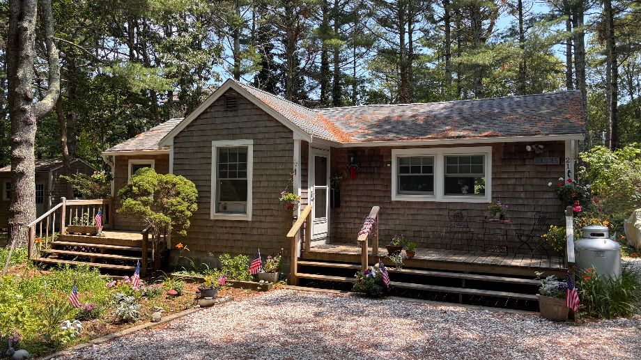 21 Clay Pit Road Edgartown, MA 02539 - Photo 1 of 1