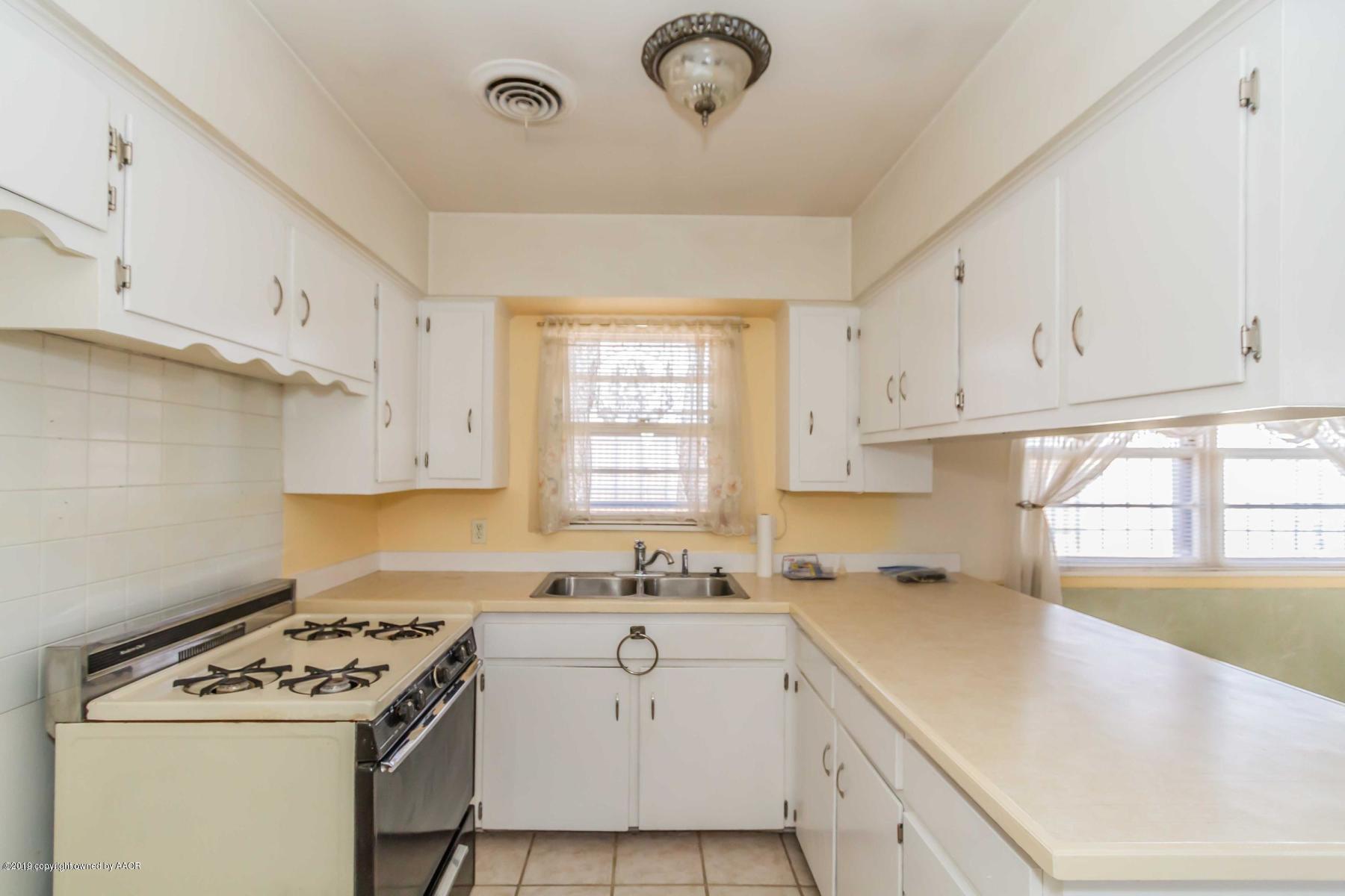 4614 South Bryan Street Amarillo, TX 79110 - Photo 11 of 35 KITCHEN VIEW 1