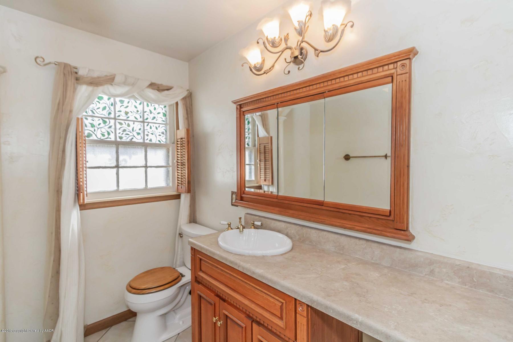 4614 South Bryan Street Amarillo, TX 79110 - Photo 25 of 35 BATHROOM 2 VIEW 2