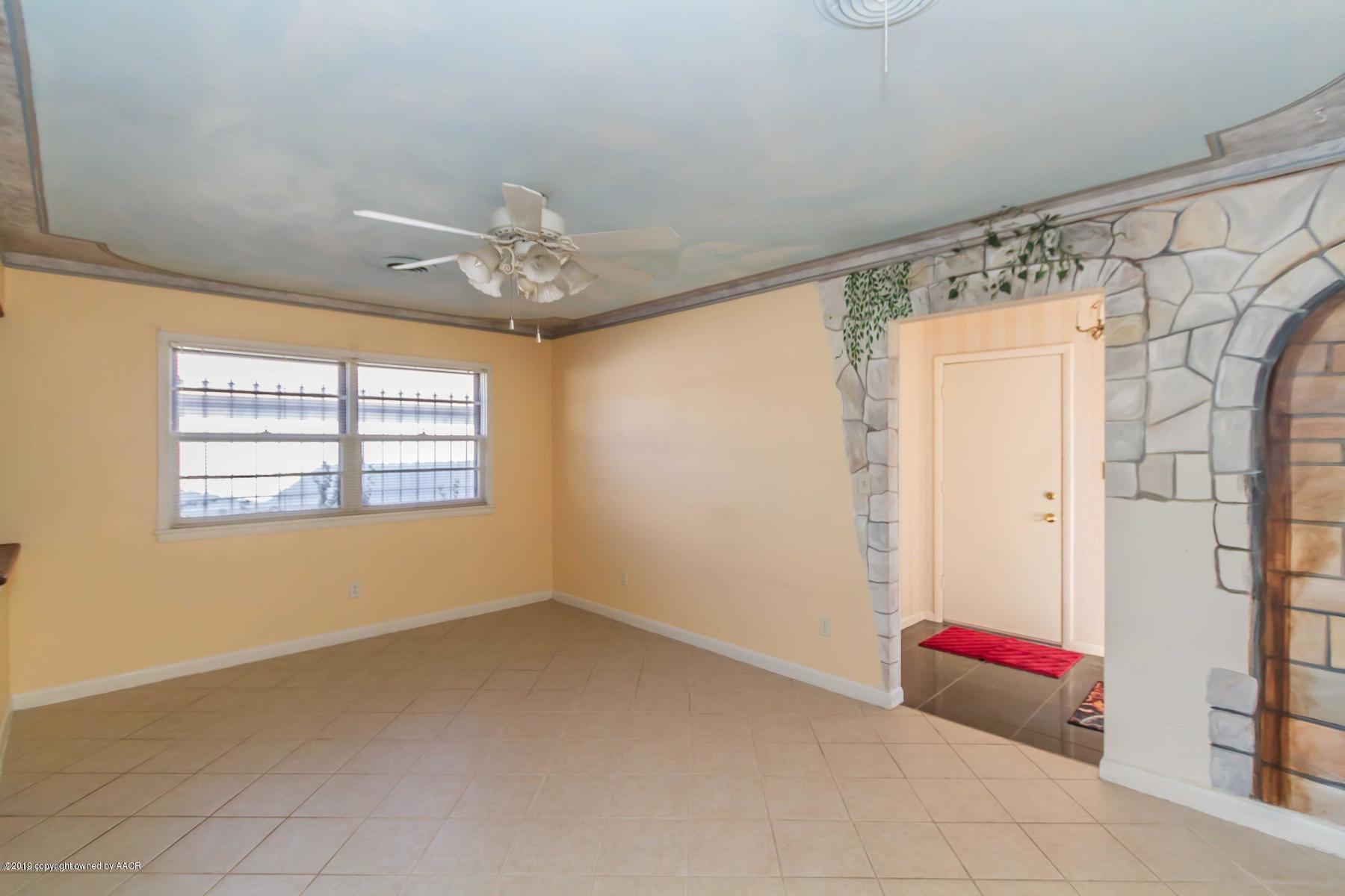 4614 South Bryan Street Amarillo, TX 79110 - Photo 5 of 35 LIVING ROOM VIEW 2