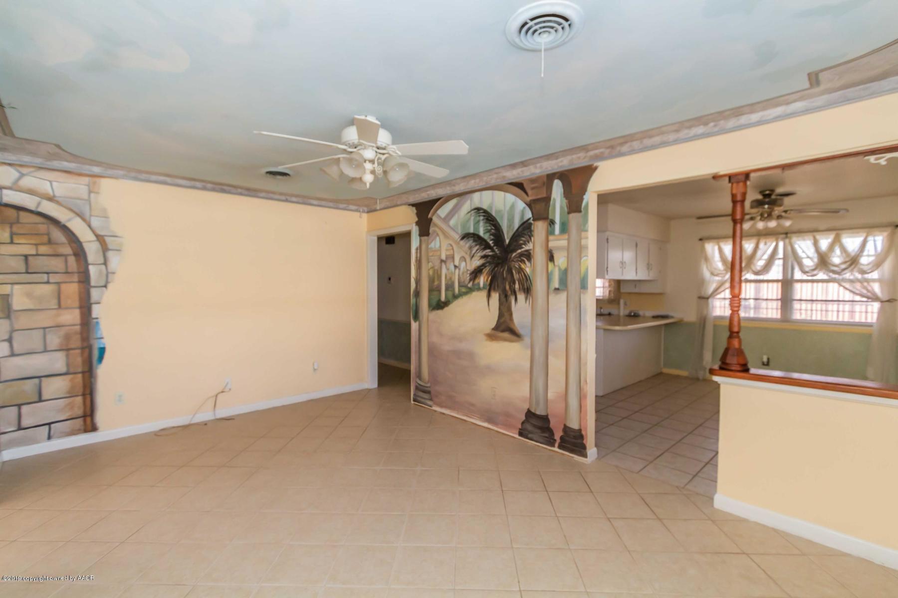 4614 South Bryan Street Amarillo, TX 79110 - Photo 7 of 35 LIVING ROOM VIEW 4