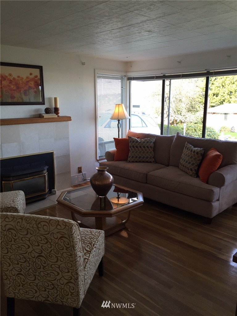 7547 South Sunnycrest Road Seattle, WA 98178 - Photo 3 of 6