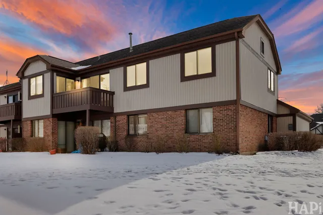 $325,000 | 1232 Plum Tree Court, Unit A2, Schaumburg, IL 60193