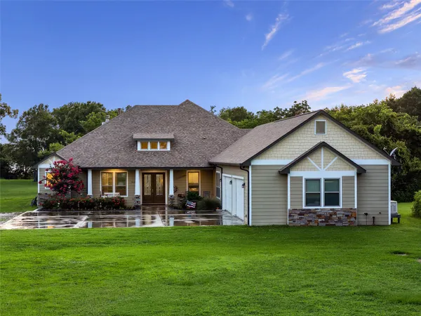 $1,195,000 | 3848 South Main Street, Anahuac, TX 77514