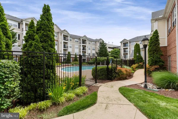 $305,000 | 12905 Centre Park Circle, Unit 107, Herndon, VA 20171