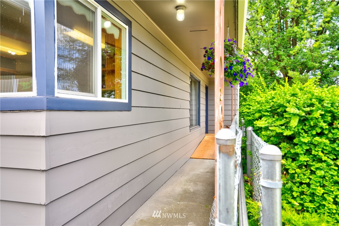 860 Peterson Road Burlington, WA 98233 - Photo 2 of 20
