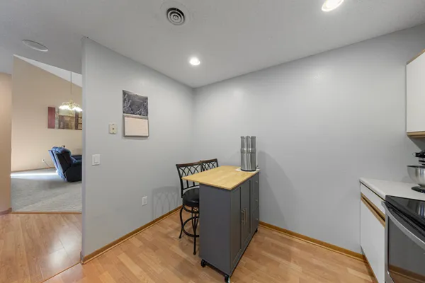 $189,000 | 104 Morningside Drive Northeast, Hutchinson, MN 55350