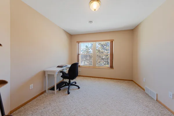 $189,000 | 104 Morningside Drive Northeast, Hutchinson, MN 55350