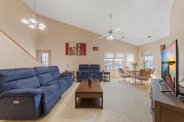 $189,000 | 104 Morningside Drive Northeast, Hutchinson, MN 55350