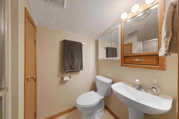 $189,000 | 104 Morningside Drive Northeast, Hutchinson, MN 55350