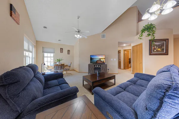 $189,000 | 104 Morningside Drive Northeast, Hutchinson, MN 55350