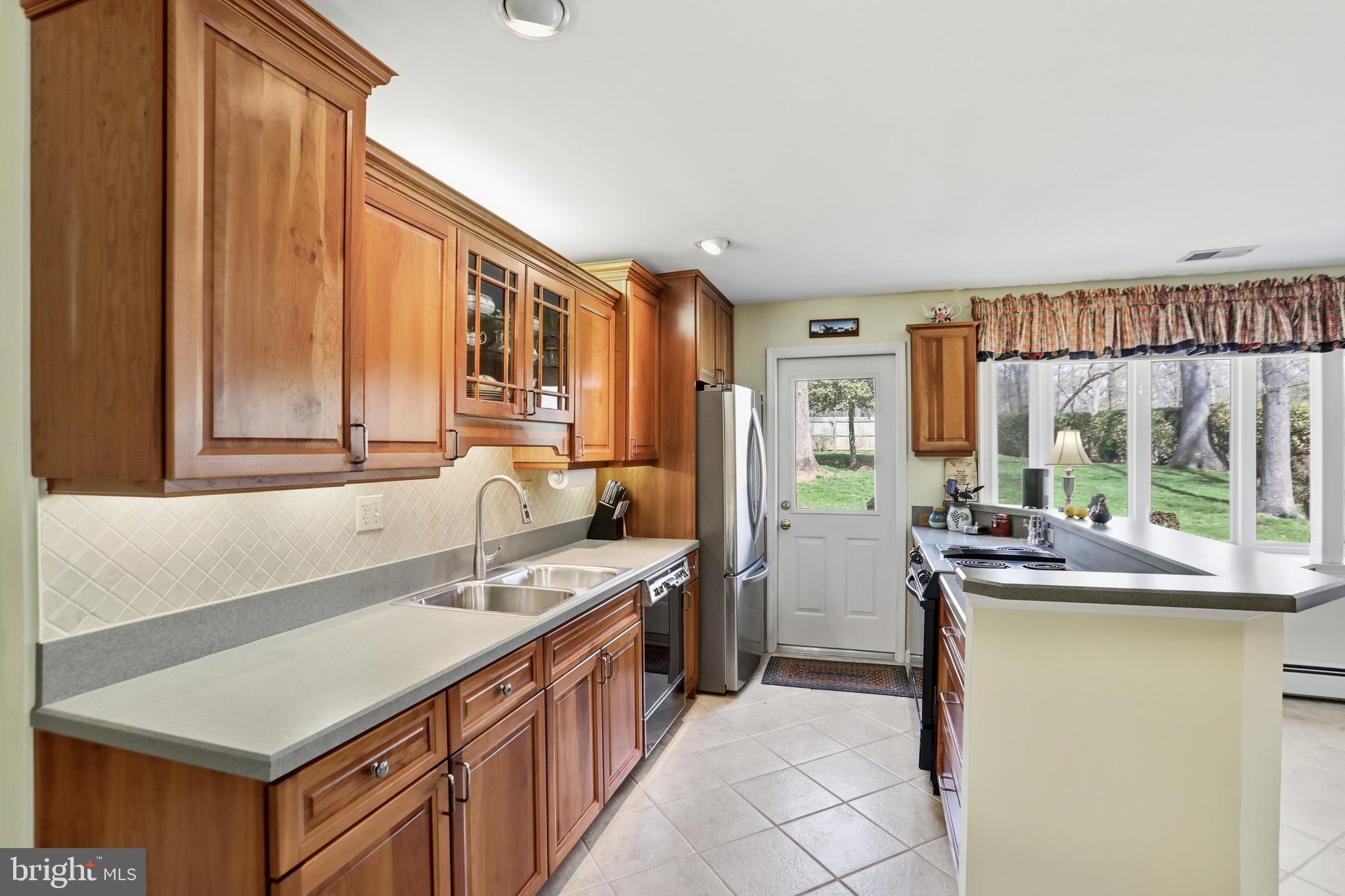 12012 Canter Lane Reston, VA 20191 - Photo 5 of 49
