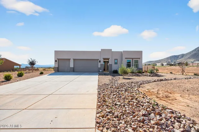 $2,400 | 6736 Vaquero Circle, Hereford, AZ 85615