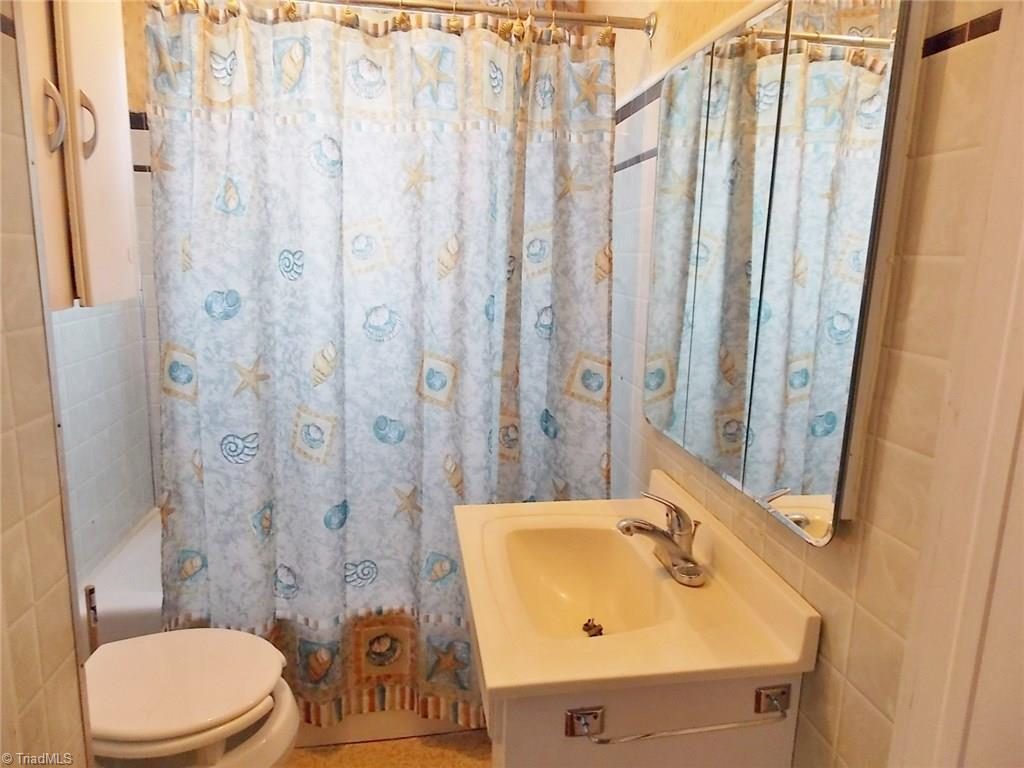 1853 Twin Oaks Road Elkin, NC 28621 - Photo 9 of 21 Gallery Image 9