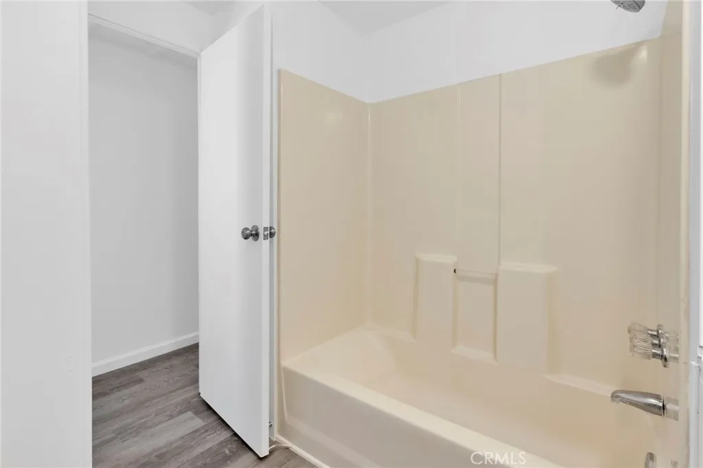 15252 Seneca Road, Unit 161 Victorville, CA 92392 - Photo 12 of 18 a bathroom with a bathtub