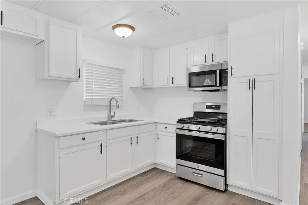 15252 Seneca Road, Unit 161 Victorville, CA 92392 - Photo 5 of 18 a kitchen with cabinets appliances and a sink