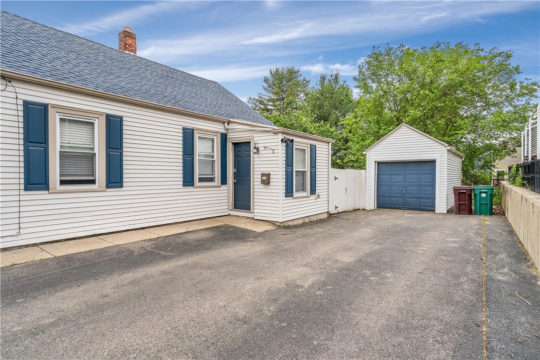 216 Bertenshaw Road Woonsocket, RI 02895 - Photo 4 of 33