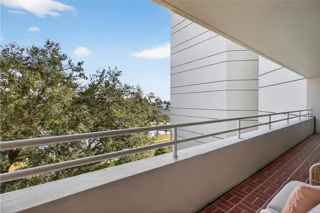$400,000 | 5950 Pelican Bay Plaza South, Unit 405, Gulfport, FL 33707