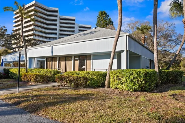 $400,000 | 5950 Pelican Bay Plaza South, Unit 405, Gulfport, FL 33707