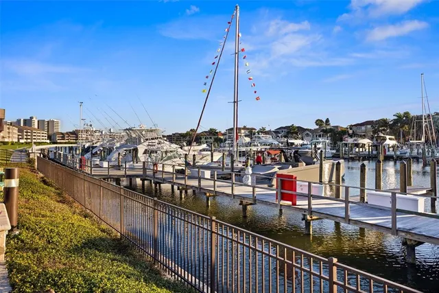 $400,000 | 5950 Pelican Bay Plaza South, Unit 405, Gulfport, FL 33707