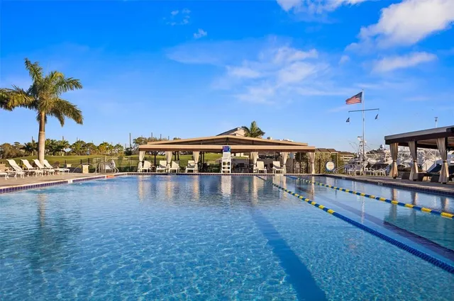 $400,000 | 5950 Pelican Bay Plaza South, Unit 405, Gulfport, FL 33707