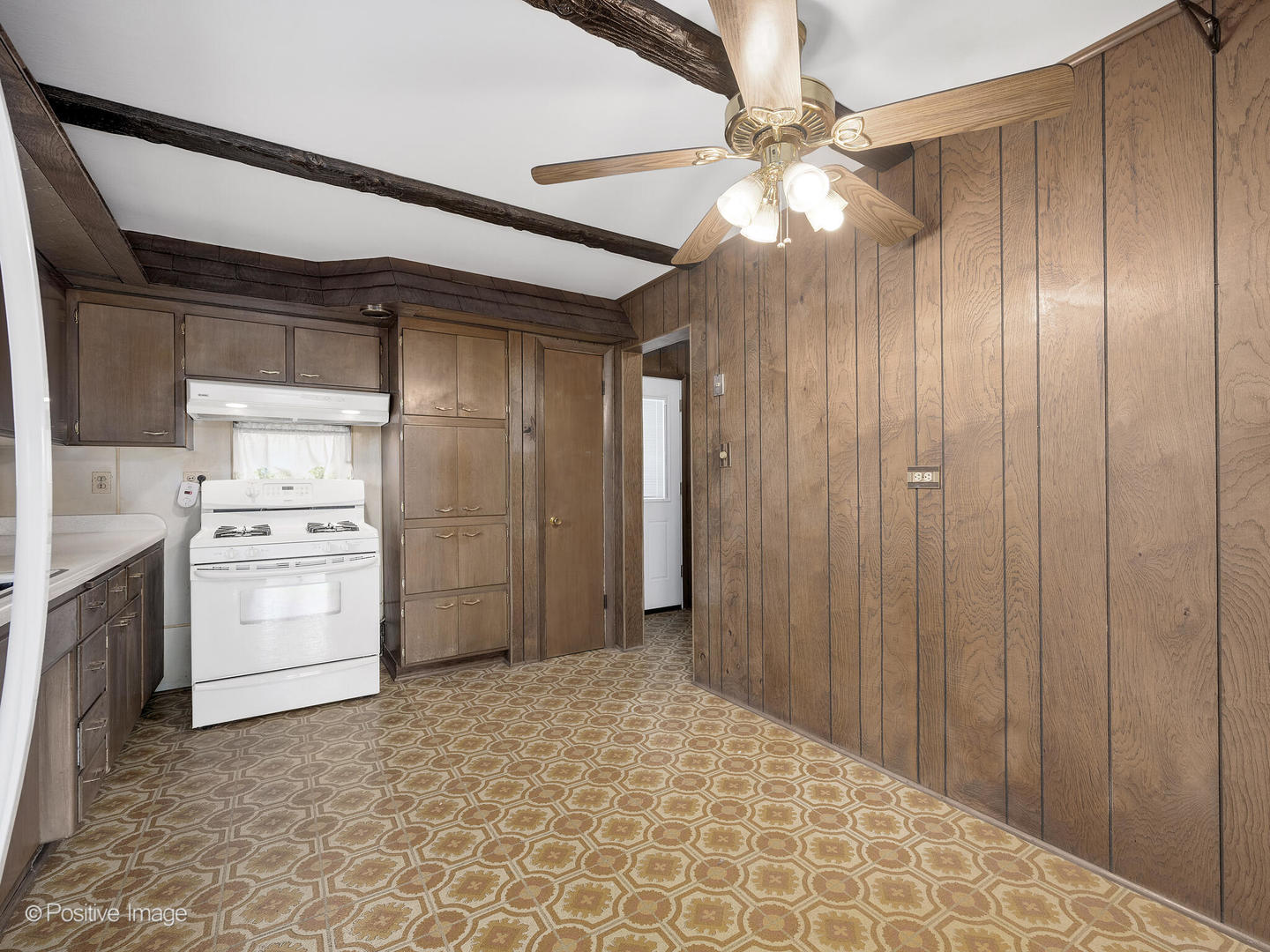 5102 Butterfield Road Hillside, IL 60162 - Photo 9 of 22 a view of a utility room with closet and windows