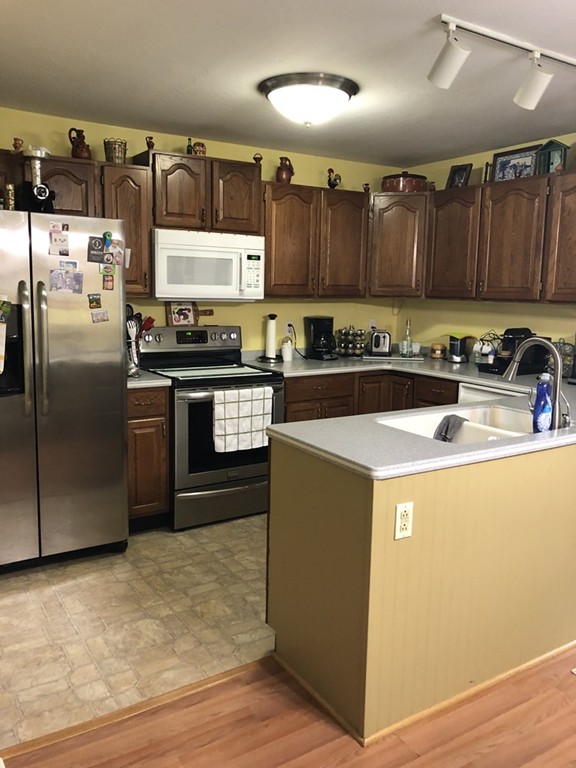 107 Center Depot Road, Unit F Charlton, MA 01507 - Photo 6 of 20 a kitchen with a stove a refrigerator and a oven