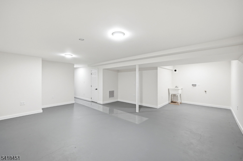 61 Hemlock Road Rockaway, NJ 07866 - Photo 29 of 40 an empty room with a empty space