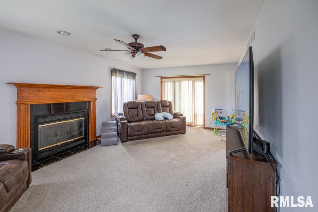 3408 South Hilton Lane Mapleton, IL 61547 - Photo 3 of 27 Gallery Image 3