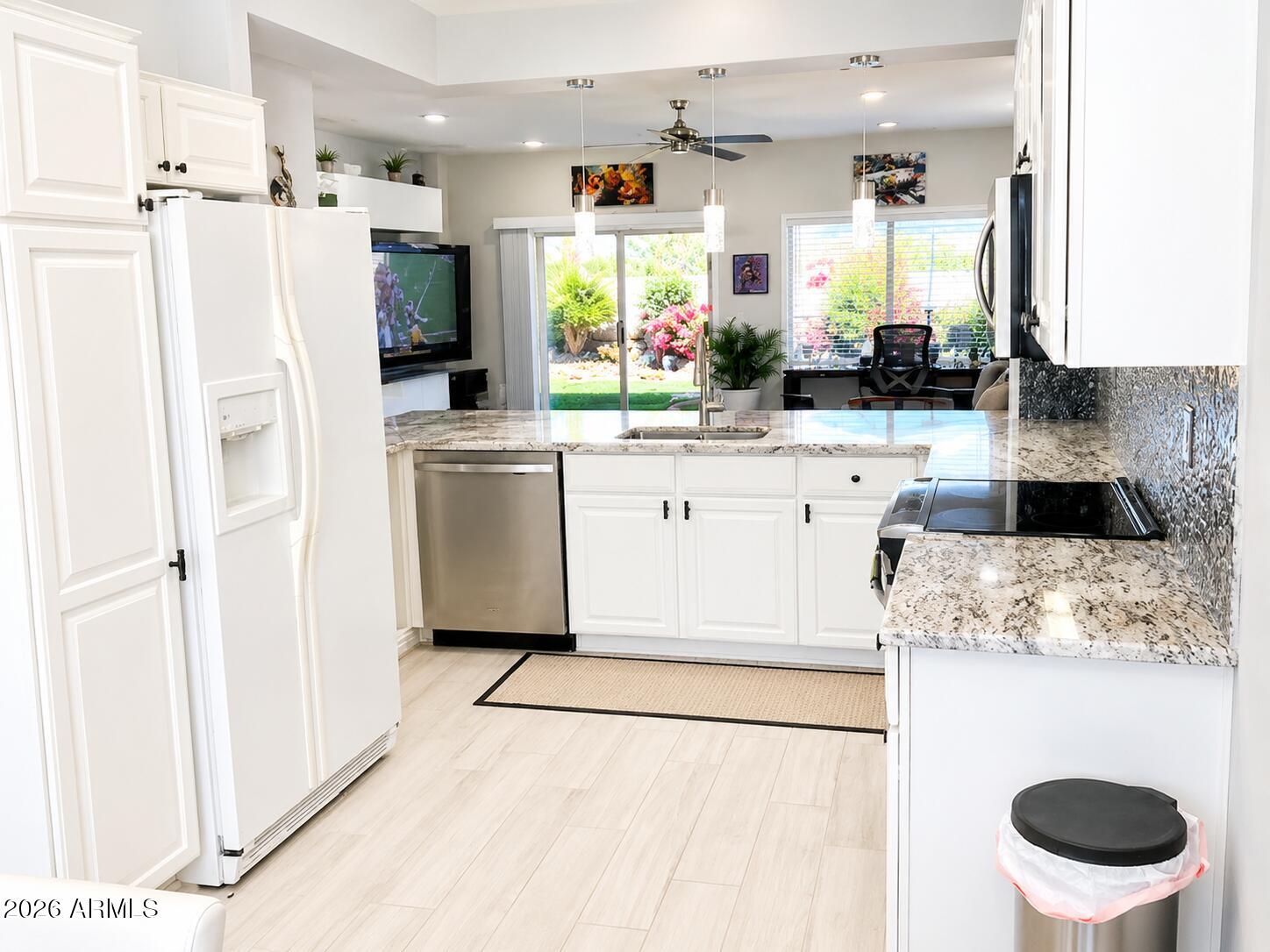 15876 West Alpine Ridge Drive Surprise, AZ 85374 - Photo 5 of 33 kitchen