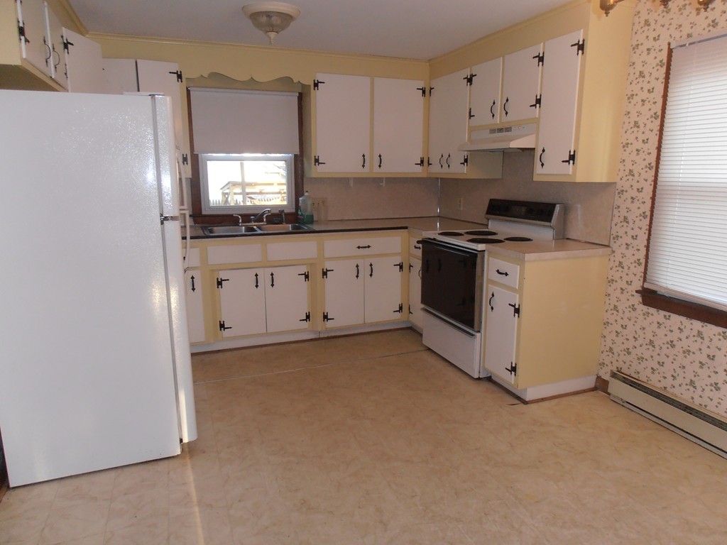 11-15 Chilson Street Springfield, MA 01118 - Photo 3 of 23 Gallery Image 3