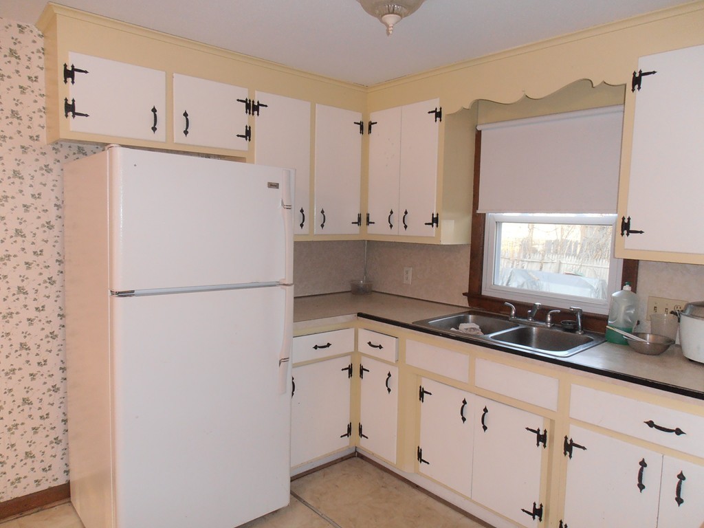 11-15 Chilson Street Springfield, MA 01118 - Photo 4 of 23 Gallery Image 4