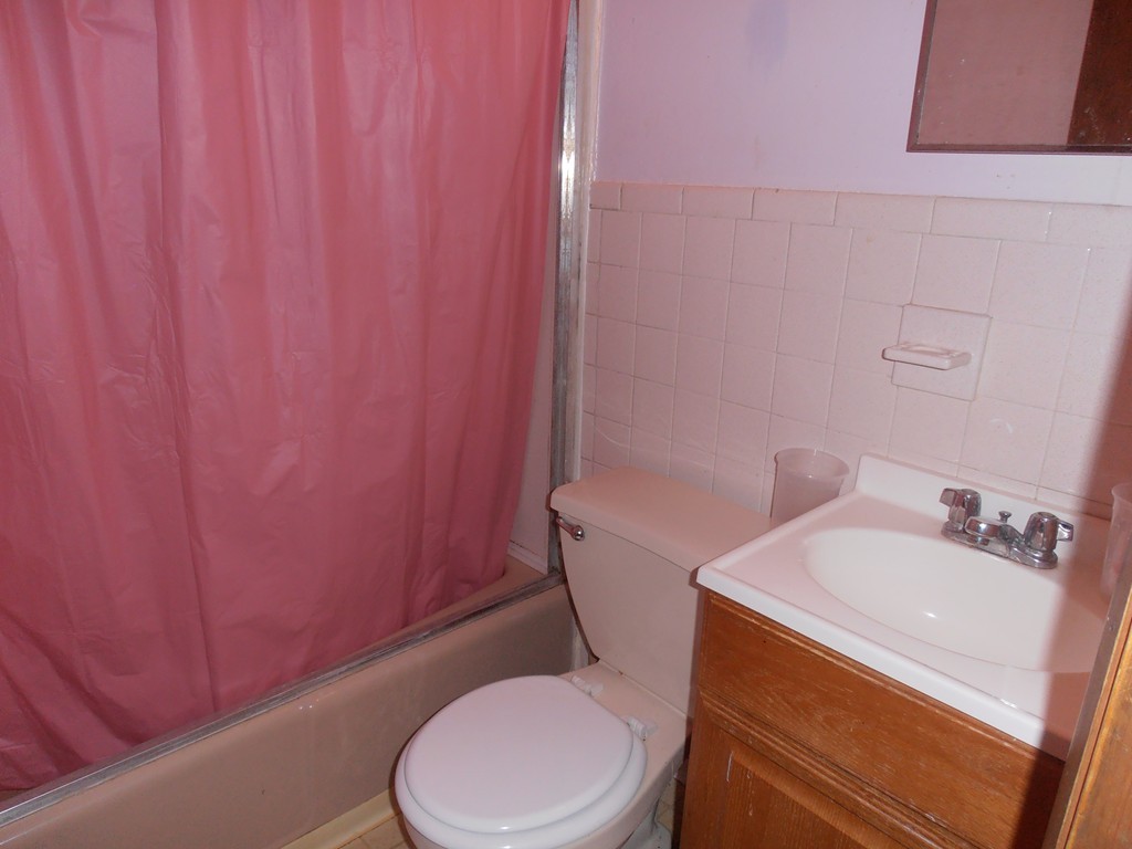 11-15 Chilson Street Springfield, MA 01118 - Photo 6 of 23 Gallery Image 6