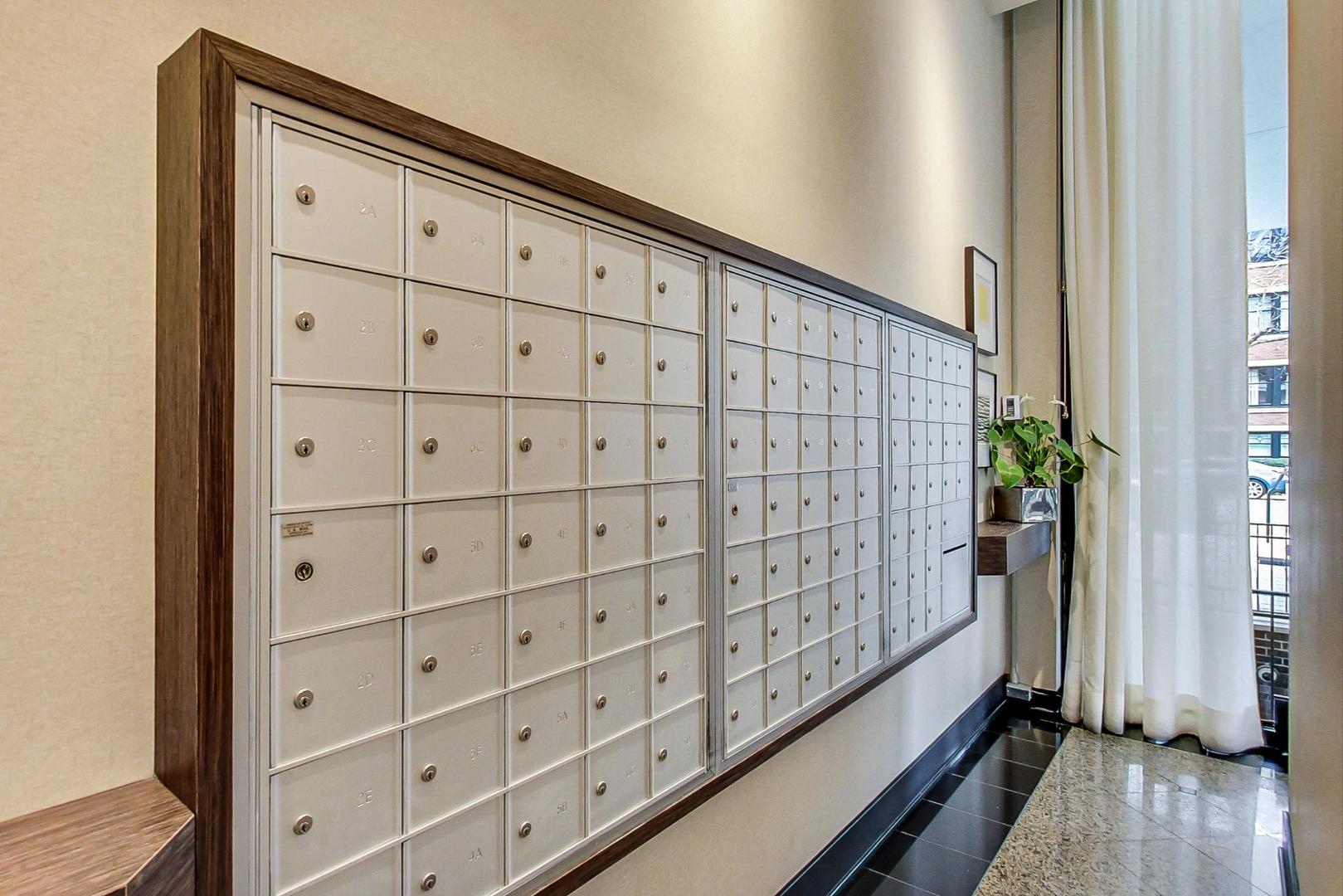1400 North State Parkway, Unit 18A Chicago, IL 60610 - Photo 26 of 31 a view of locker room
