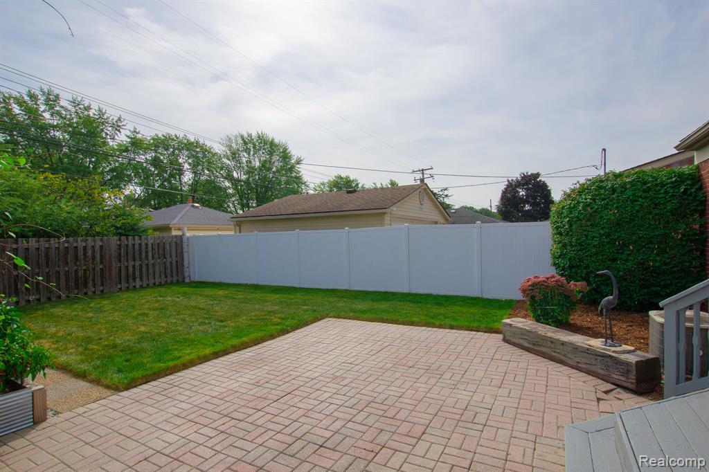 24684 Ridgecroft Avenue Eastpointe, MI 48021 - Photo 55 of 62