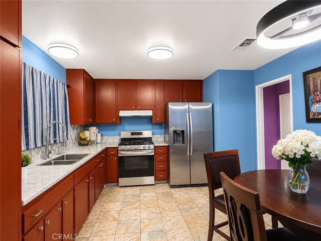 192 East Bowen Road Perris, CA 92571 - Photo 5 of 15