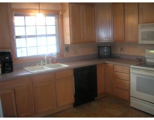 38 Squassick Road West Springfield, MA 01089 - Photo 2 of 10 Gallery Image 2