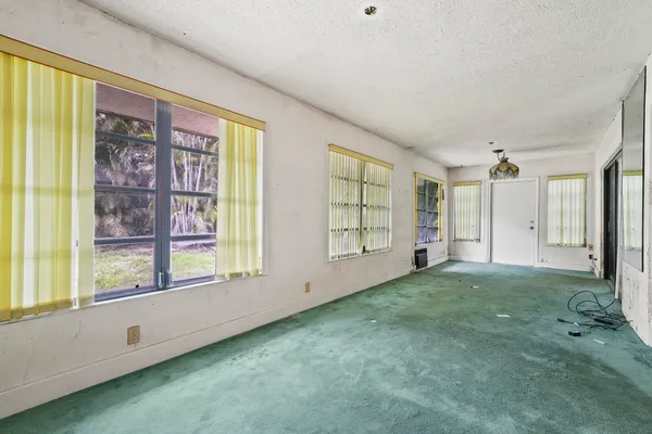 $300,000 | 200 Southwest 29th Avenue, Delray Beach, FL 33445